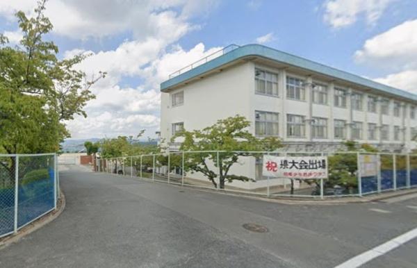 川西市萩原台西２丁目の貸家(川西市立明峰中学校)