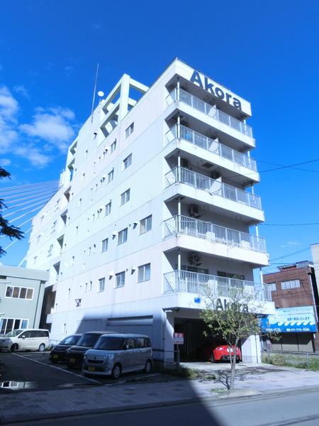 Akora