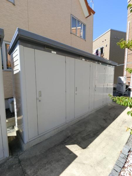 グランモア鳴滝B