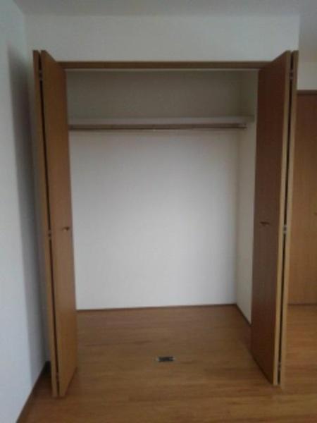 青森市勝田2丁目のアパート(収納)