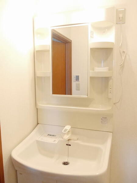 青森市勝田2丁目のアパート(洗面台・洗面所)