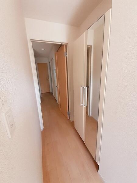 青森市花園1丁目のアパート(玄関)