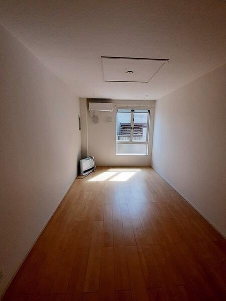 青森市花園1丁目のアパート(リビング)