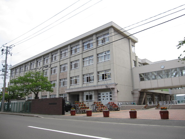 青森市大字浦町字奥野のアパート(青森市立浦町中学校)