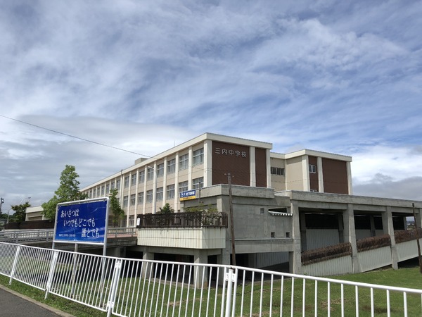 青森市大字三内字沢部のアパート(青森市立三内中学校)