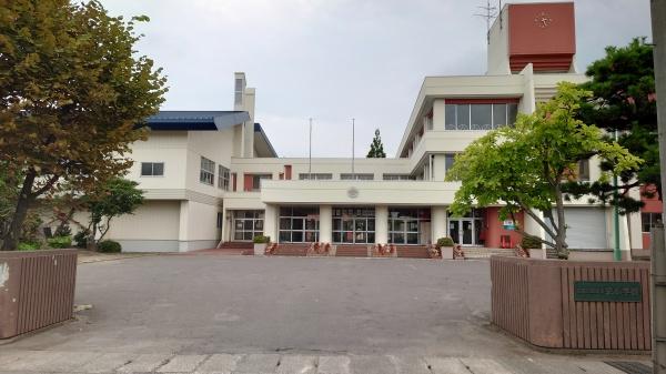 ビレッジハウス五所川原2号棟(五所川原市立栄小学校)