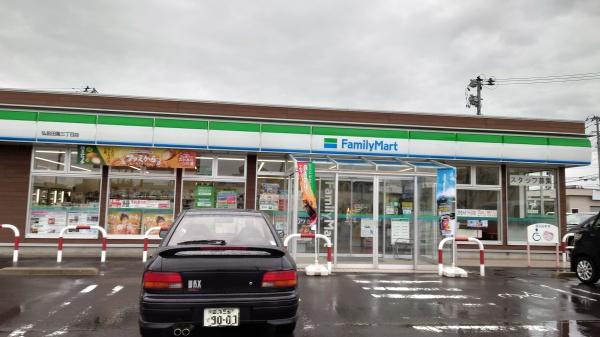 ガーデンタウン・ナリタ(ファミリーマート田園三丁目店)