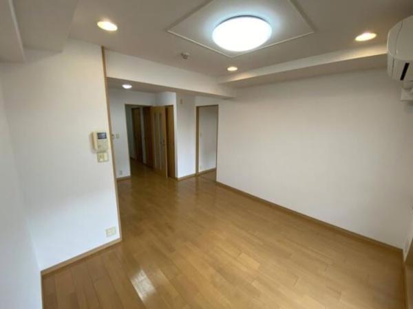 世田谷区弦巻4丁目のマンション(リビング)