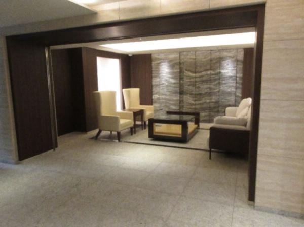 新宿区弁天町のマンション(エントランス)