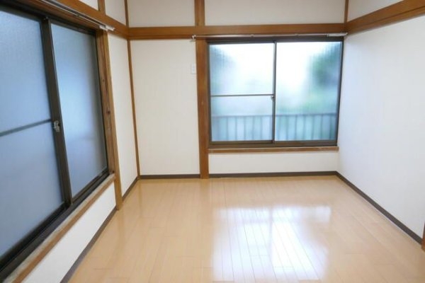 メグ生田目