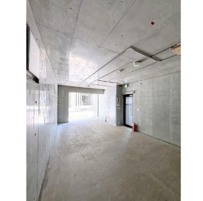 Ｌ　ＣＵＢＥ　ＥＢＩＳＵ