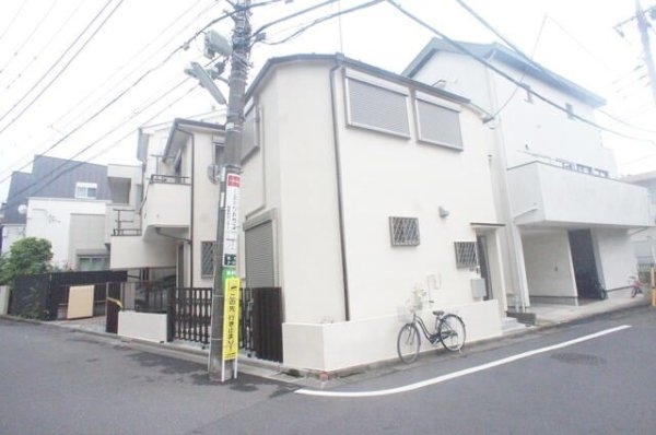 世田谷区弦巻２丁目戸建て