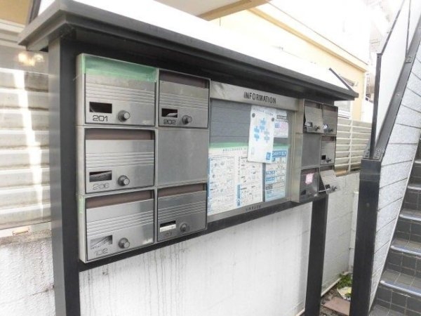 レオパレス三軒茶屋　A棟