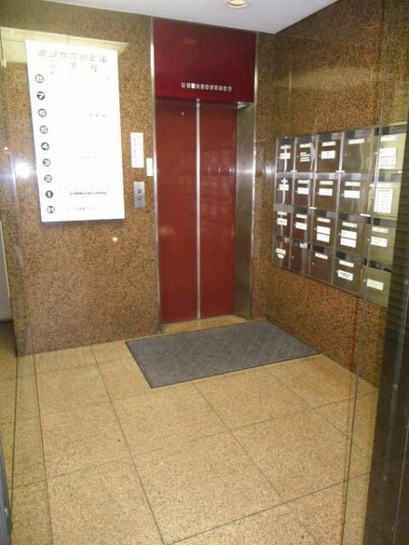ミツヤ四谷ビル(エントランス)