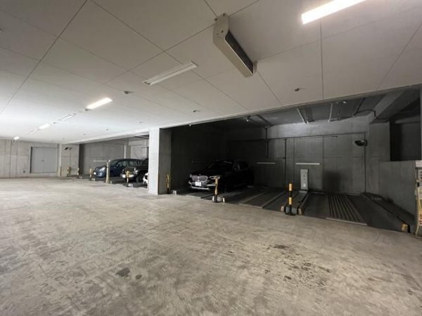 グランハイツ代々木(駐車場)