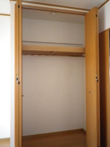 ＷＩＳＴＥＲＩＡ　ＫＯＭＡＺＡＷＡ