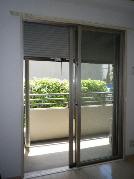 ＷＩＳＴＥＲＩＡ　ＫＯＭＡＺＡＷＡ