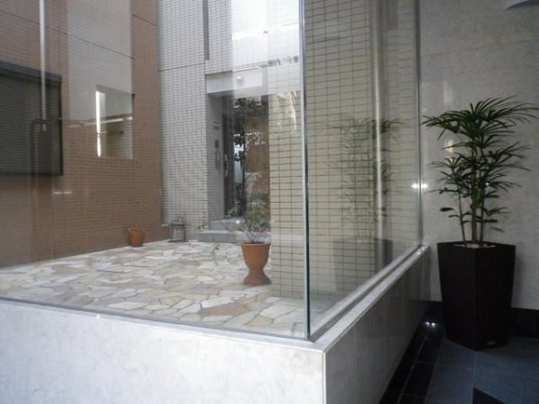 ＷＩＳＴＥＲＩＡ　ＫＯＭＡＺＡＷＡ