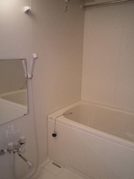 ＷＩＳＴＥＲＩＡ　ＫＯＭＡＺＡＷＡ