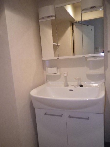 ＷＩＳＴＥＲＩＡ　ＫＯＭＡＺＡＷＡ