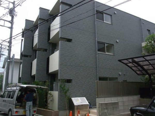 ＣＬＯＶＥＲ　ＨＯＵＳＥ　壱番館