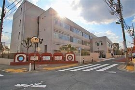 ラ・ペルラ下北沢(世田谷区立代沢小学校)