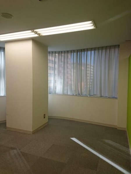 スタッフハウスビル