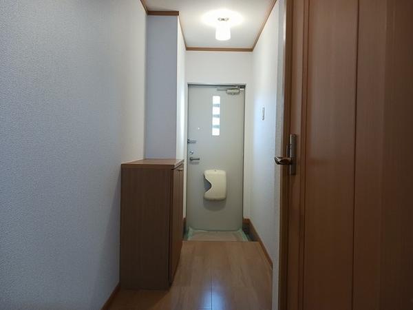中央市西花輪のアパート
