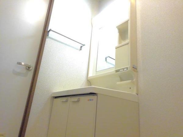 中央市布施のアパート