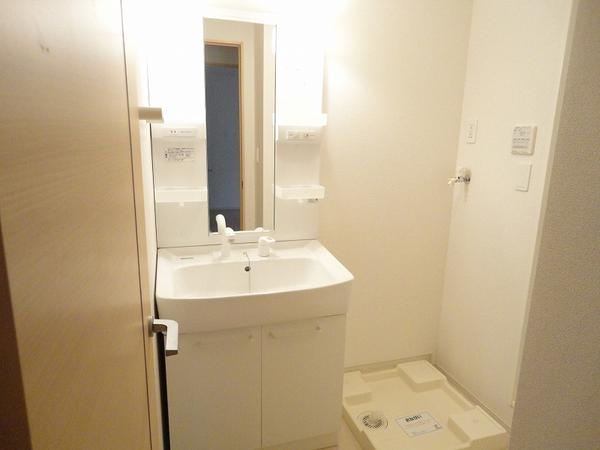 甲府市岩窪町のアパート