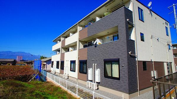 甲府市蓬沢１丁目のアパート