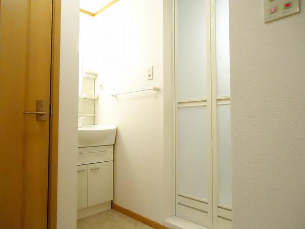 甲州市塩山小屋敷のアパート
