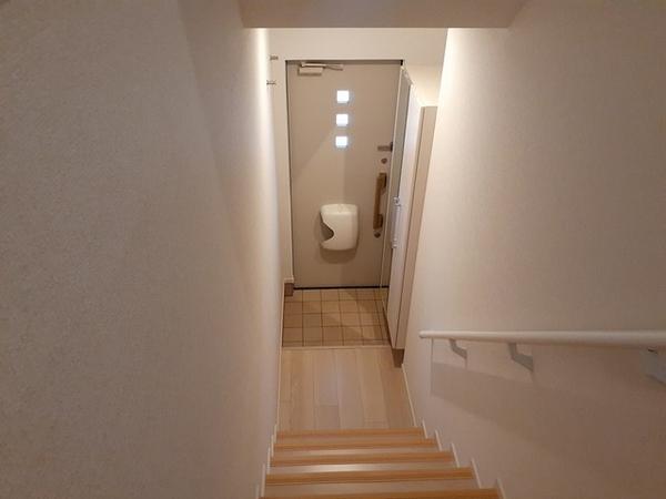 甲州市塩山下塩後のアパート