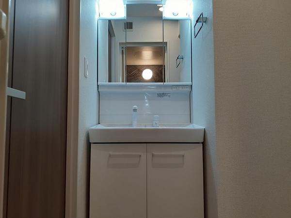 甲州市塩山下塩後のアパート