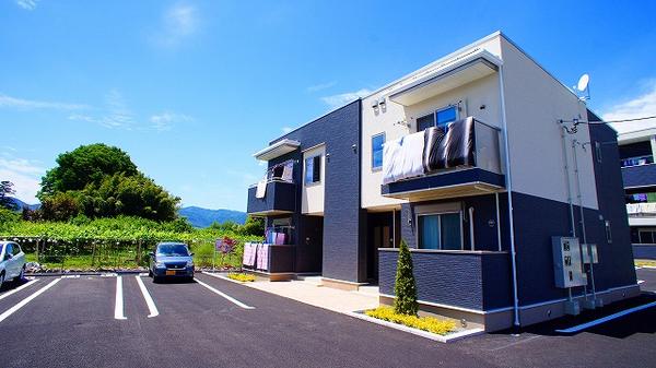 甲州市塩山下塩後のアパート