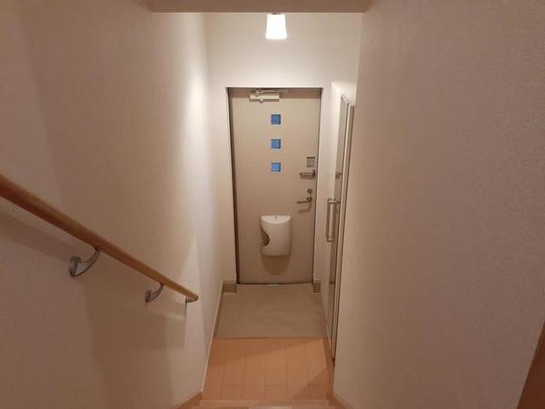甲州市塩山下塩後のアパート
