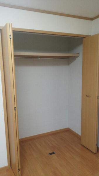 中央市西花輪のアパート