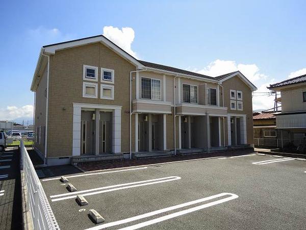 中央市西花輪のアパート