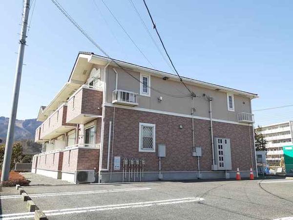韮崎市龍岡町若尾新田のアパート