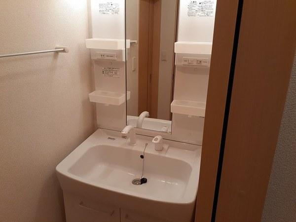笛吹市春日居町鎮目のアパート
