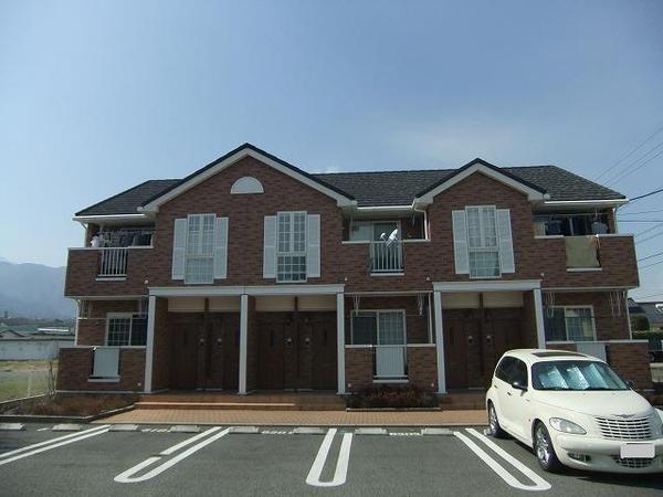 韮崎市大草町若尾のアパート