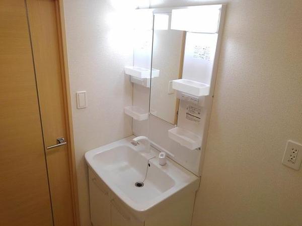 中巨摩郡昭和町河西のマンション