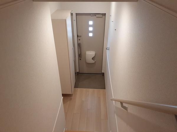 中央市西花輪のアパート