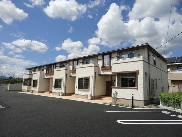 甲府市貢川２丁目のアパート
