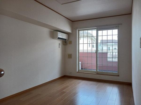 笛吹市御坂町成田のアパート