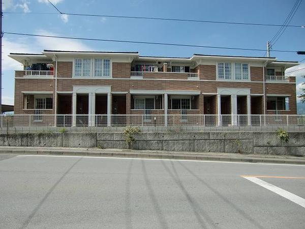 笛吹市一宮町東原のアパート