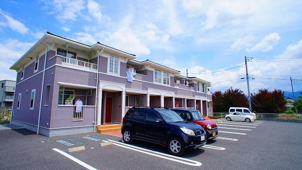 笛吹市春日居町国府のアパート