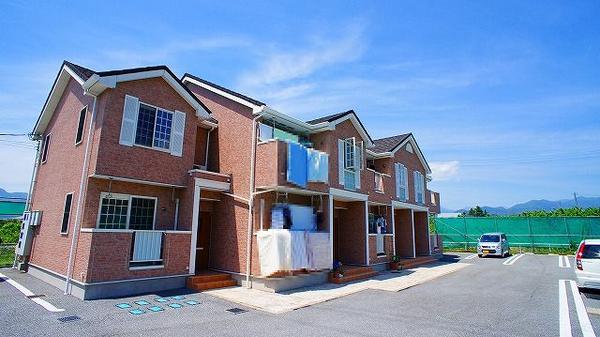 甲州市勝沼町小佐手のアパート