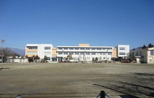甲州市勝沼町小佐手のアパート