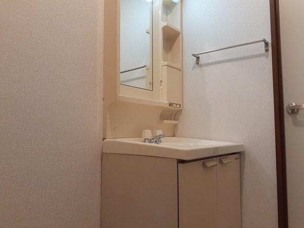中央市布施のアパート